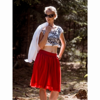 Červená splývavá tylová sukně