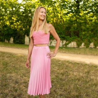 Světle růžová plisovaná sukně