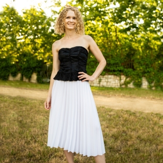 Bílá plisovaná sukně