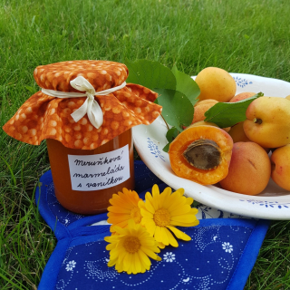 Meruňková marmeláda s vanilkou - střední