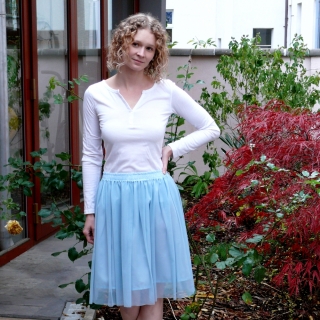 Modrozelená splývavá tylová sukně